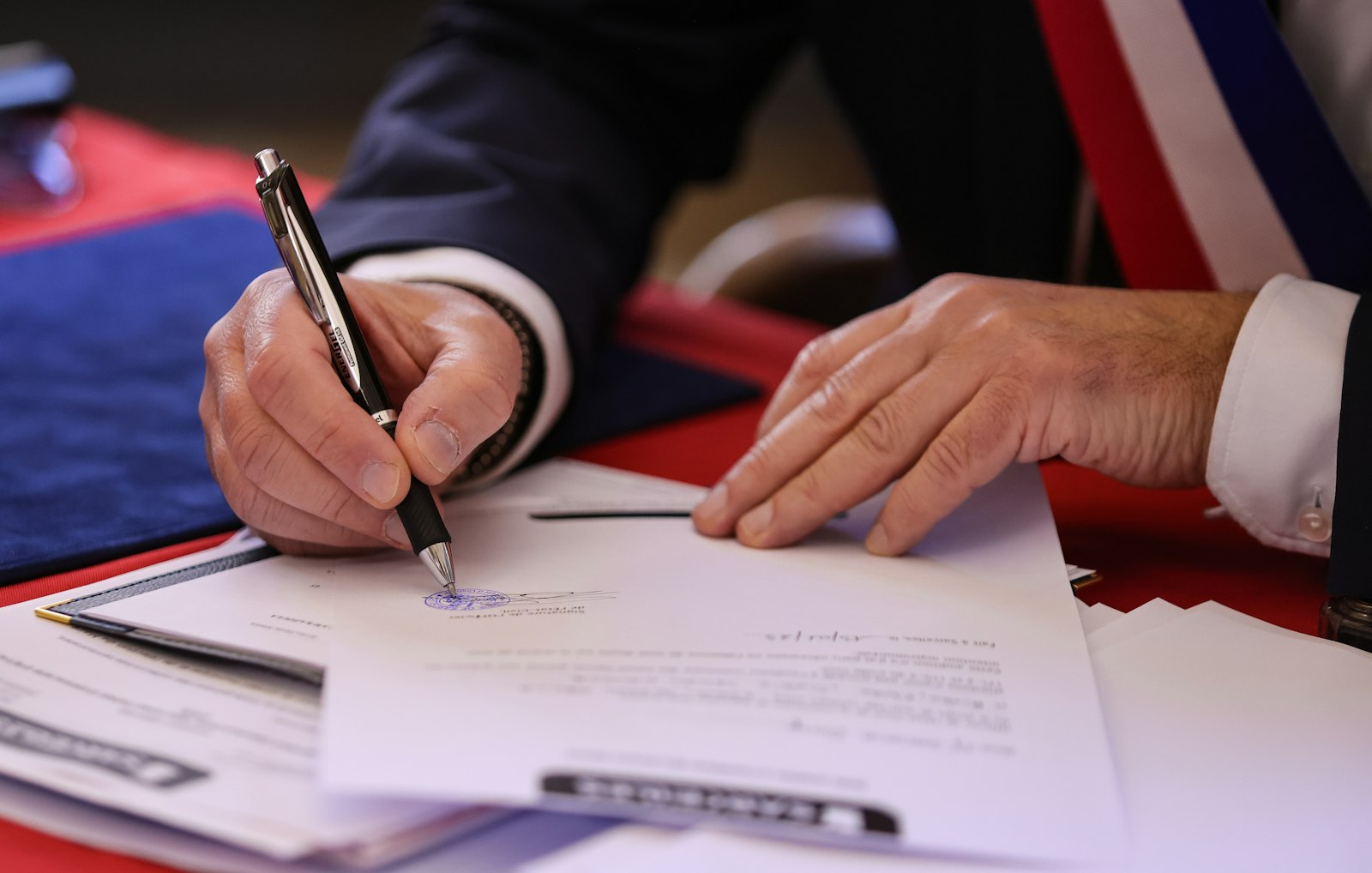 An agent signing a Pennsylvania title on behalf of an owner