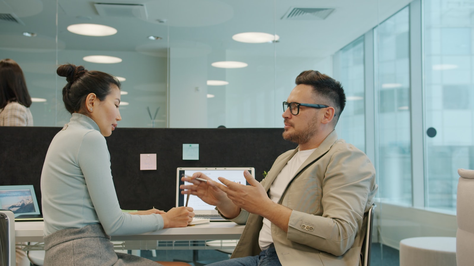 Notary Public vs Notario Público: Why the Difference Matters in PA