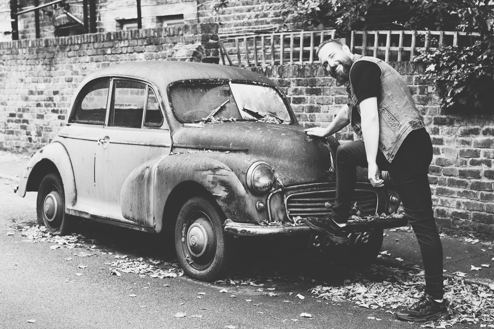 Removing the registration plate before scrapping a vehicle