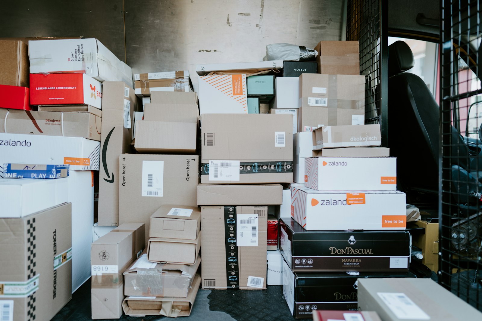 A shipping store offering notary services