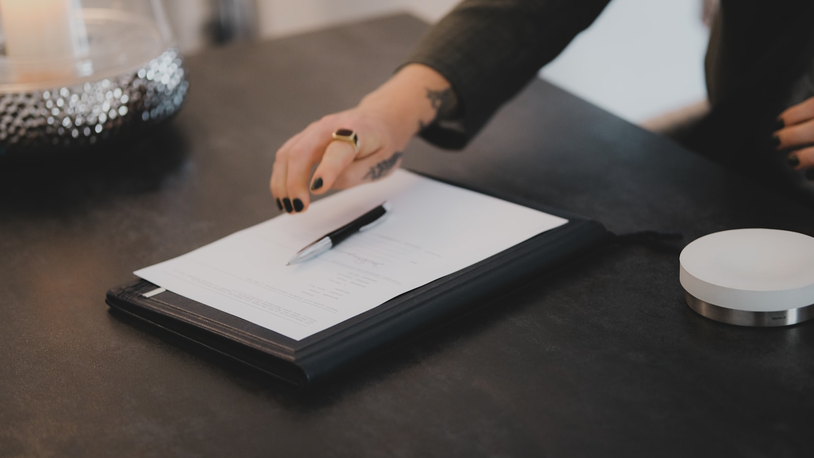 Signing an affidavit in the presence of a Pennsylvania notary
