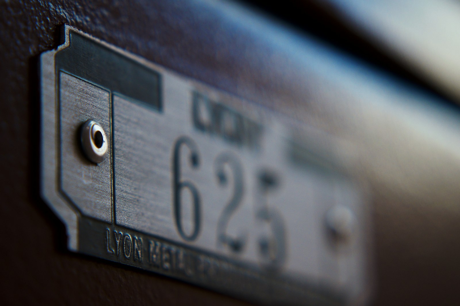 The weight rating plate on a trailer