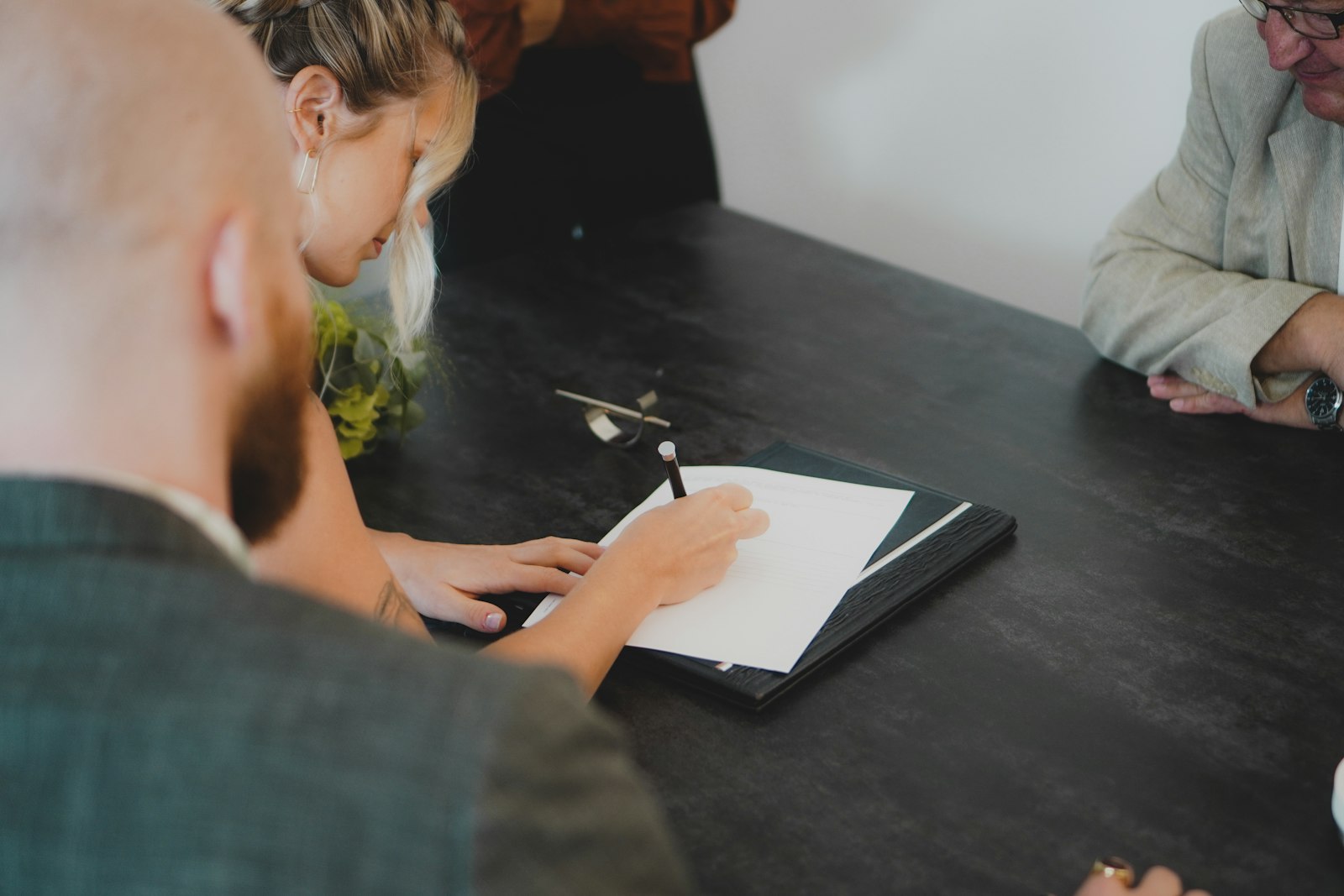 Two qualifying witnesses signing a Pennsylvania advance directive